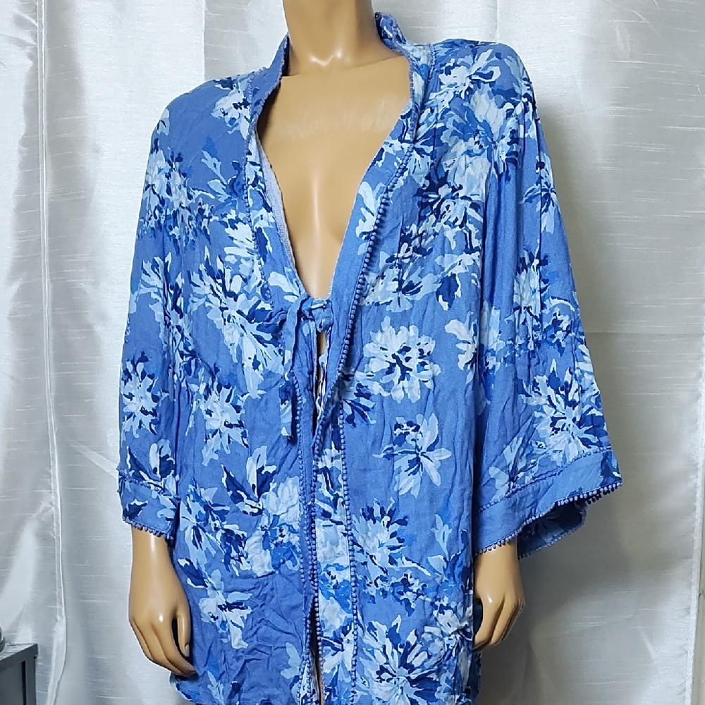 Allison Daley Blue Patterned‎ Top 1 Size